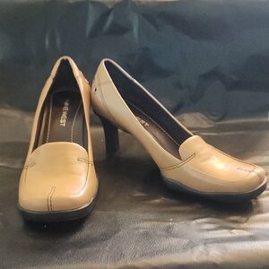 Nine West Women's Tan Heels